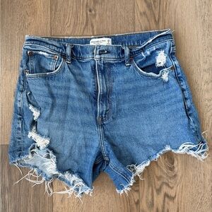 Abercrombie 4” high rise mom short